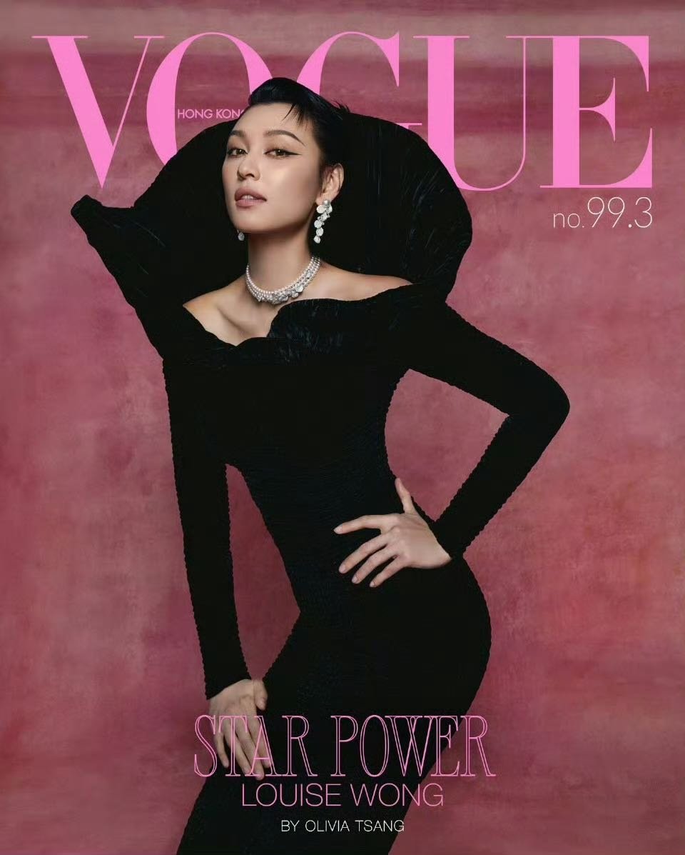 王丹妮短发造型再登主流刊封面王丹妮以短发造型再度登上主流杂志封面，褪去长发的温婉