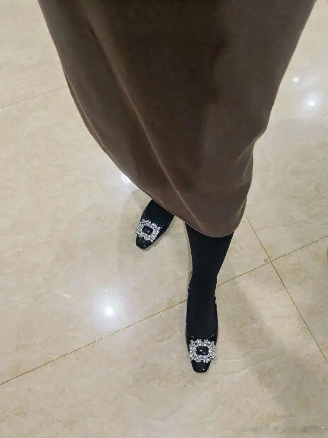 长裙厚黑穿搭，对于降温的尊重！秋冬穿搭