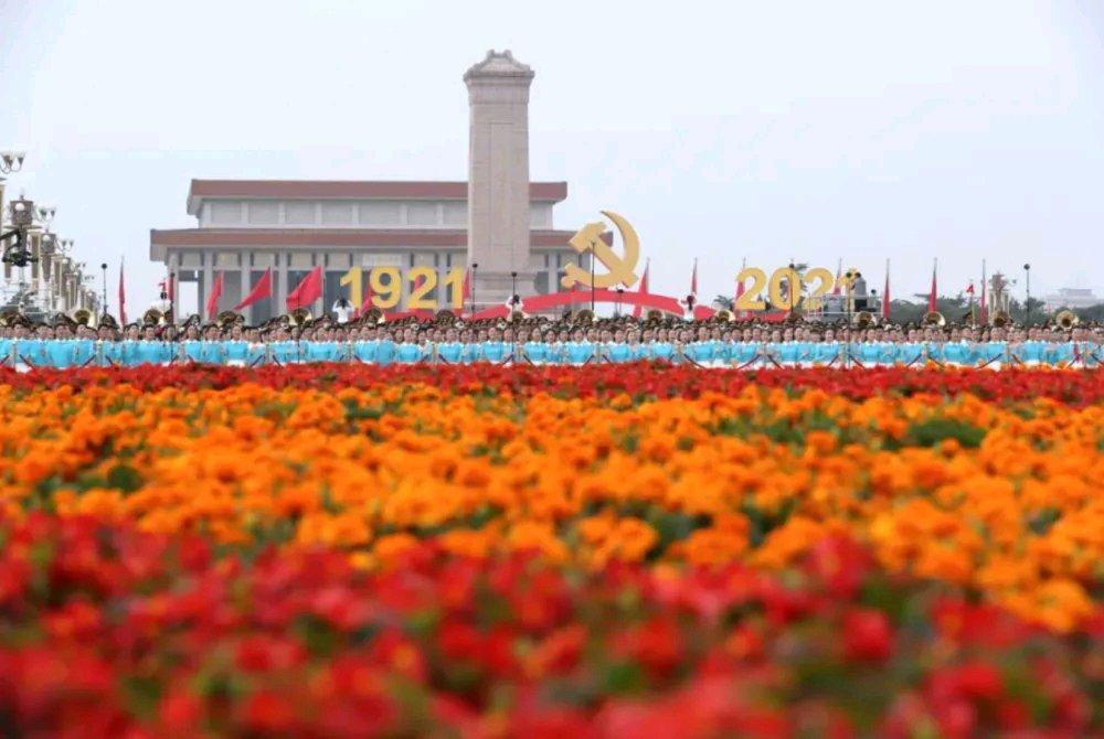 12.1万人在天安门广场观礼国庆升旗仪式！千万里，只为这一抹红那一天，天安门广场