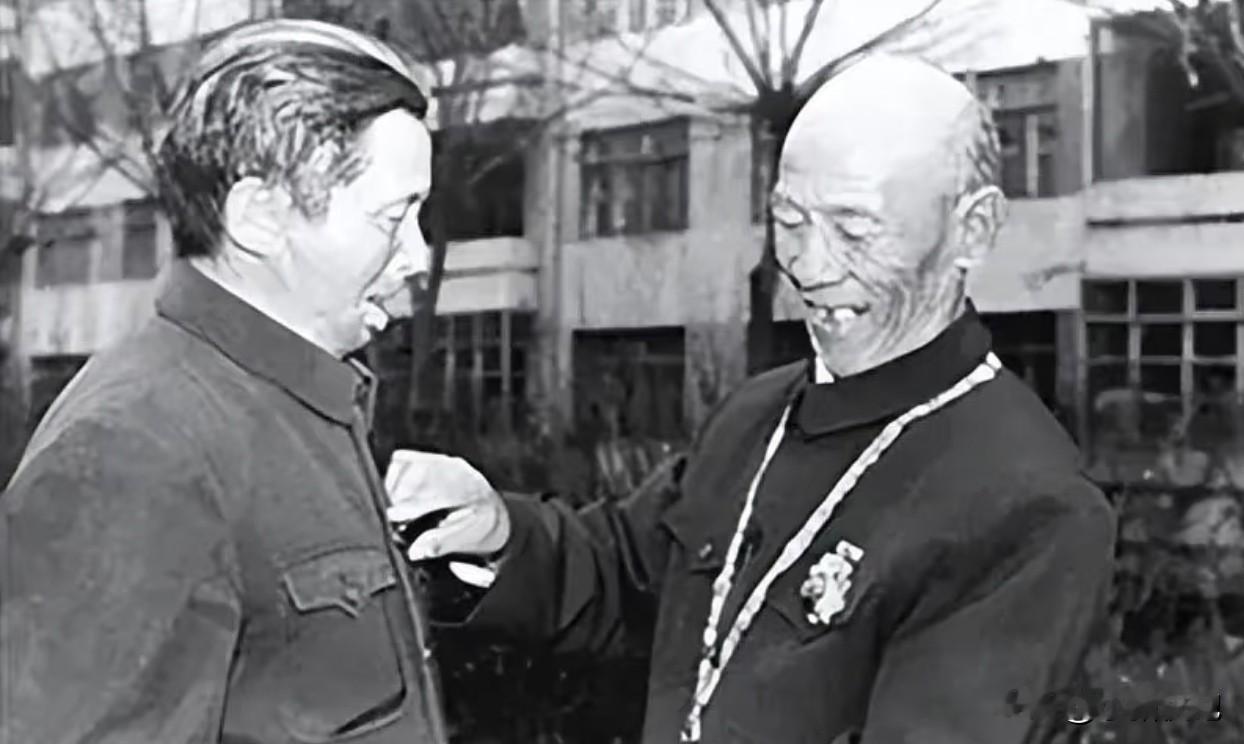 烈火余生，隐功四十载！松骨峰“活烈士”井玉琢，诠释何为最可爱的人
 
井玉琢，男