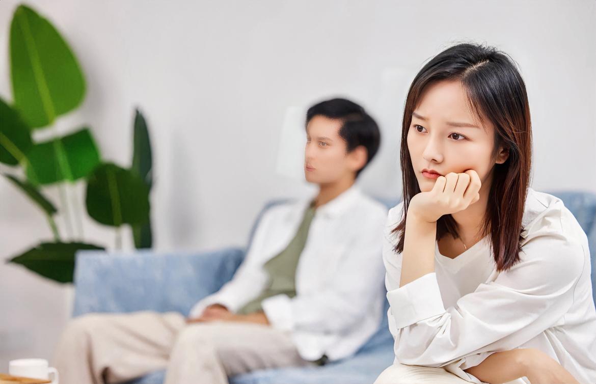 只要你感觉难受了，就去镜子面前，仔细看看自己。你之所以难受，是因为你允许他让你难