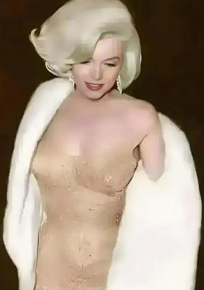 1962年，玛丽莲梦露为了参加肯尼迪的生日宴会，特别定制了镶满2500多颗钻石的