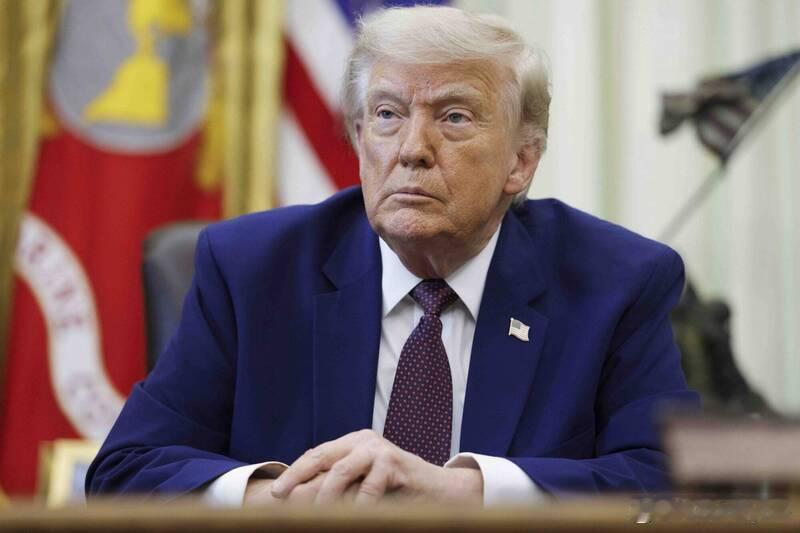 特朗普称美国对伊朗海上封锁“比轰炸更有影响力” 强调绝不允许伊朗拥核海外新鲜事美