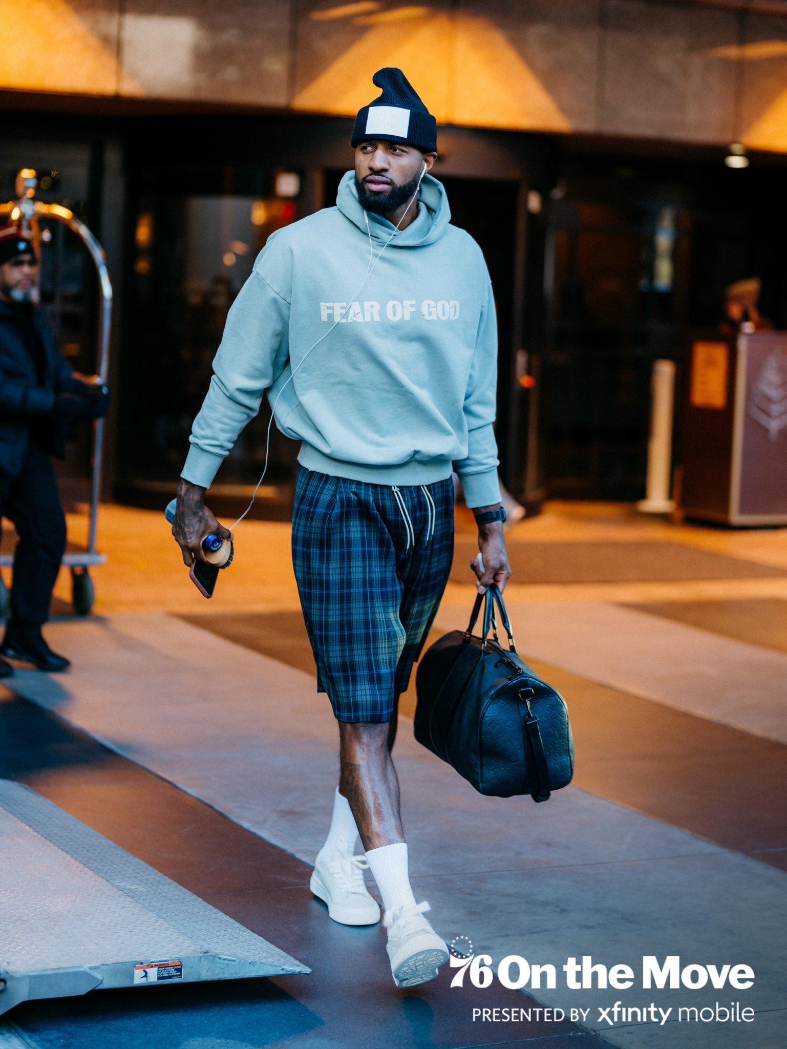 补发！分享今日赛前抵达球馆时的帅泡！费城76人新赛季篮不住PaulGeorge保