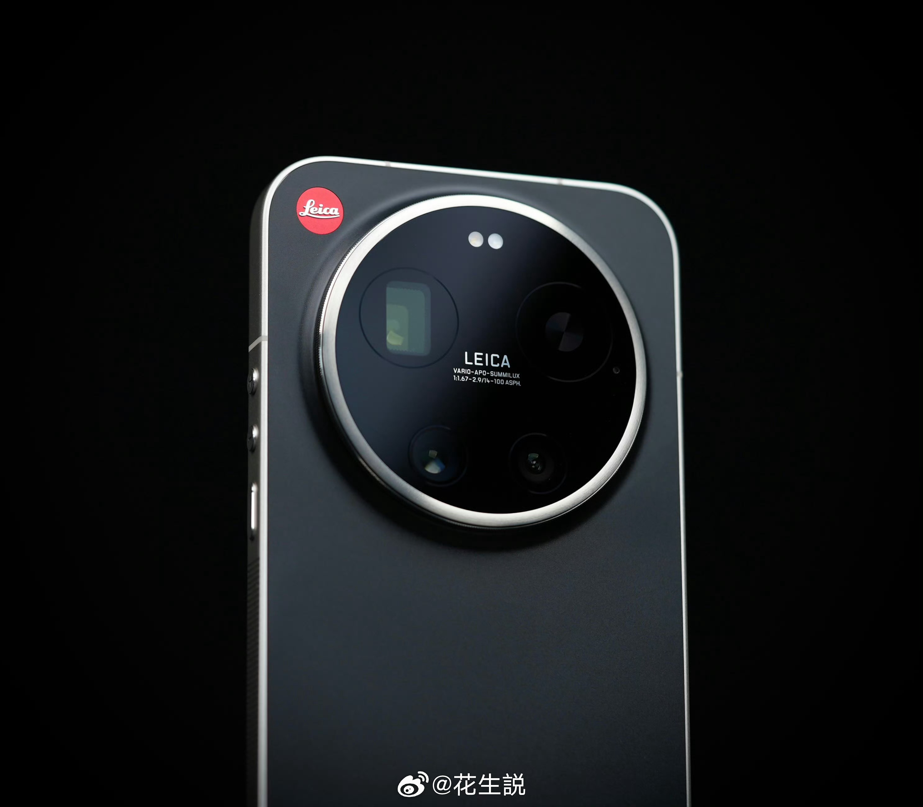 小米17 Ultra是有带壳截图的，但我最近发现了一个盲点，这个黑银色的边框不对