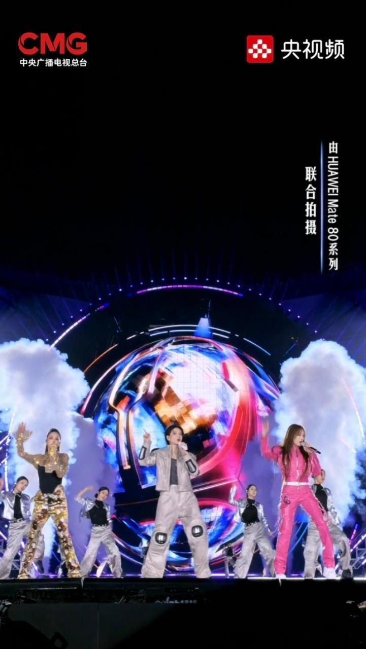 总台使用13台Mate80拍摄鸿蒙盛典央视鸿蒙星光盛典  再次定义标准！13个竖