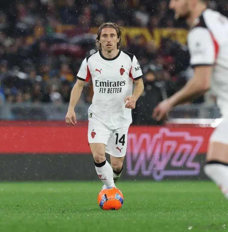 莫德里奇被啃老贡献绝杀，AC米兰2-1升班马，静待尤文阻击国米休赛期换帅的红黑军