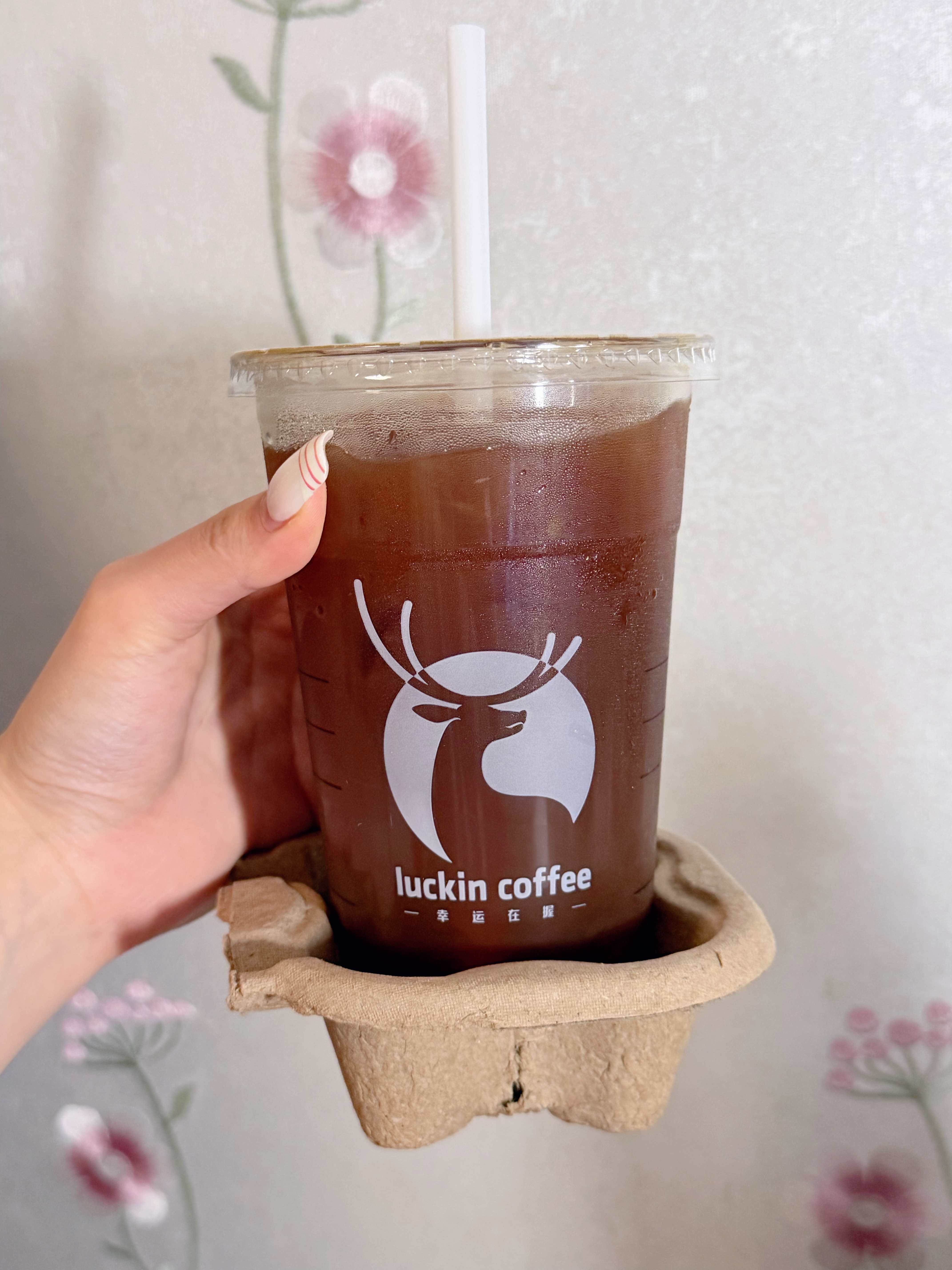 早啊 昨晚睡觉的时候空调冷死我了就关掉了 早上又被热醒……点了苹果c美式and蛋