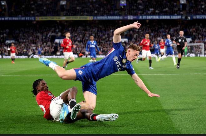 德利赫特的回归依旧遥遥无期，利桑德罗-马丁内斯和马奎尔的合同都将在明夏到期，引进