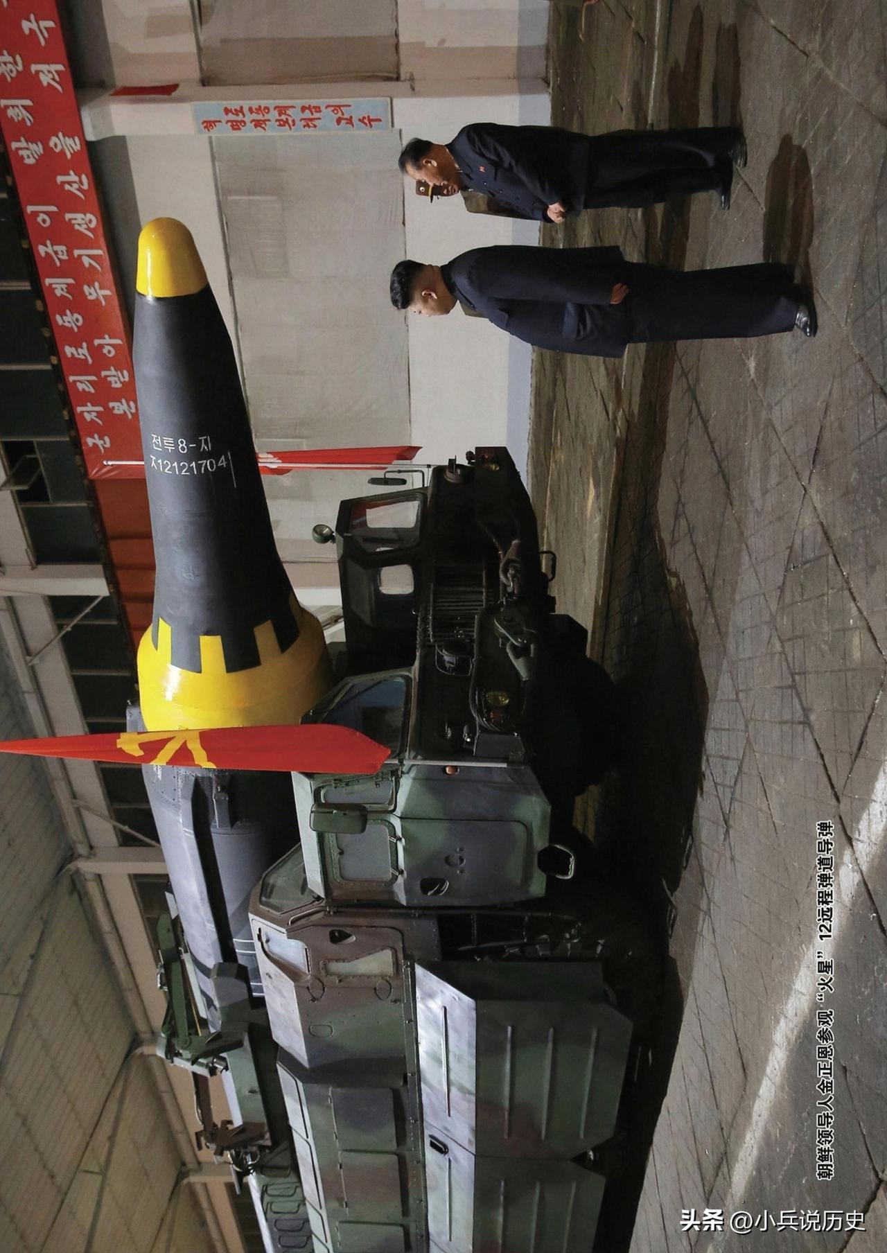 朝鲜领导人金正恩参观“火星”12远程弹道导弹