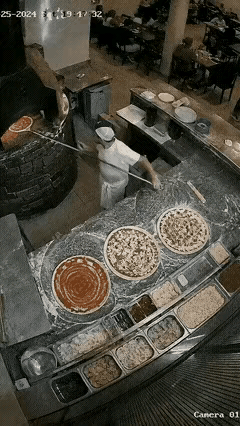烤饼过程中，无论有什么都要进行[捂脸]