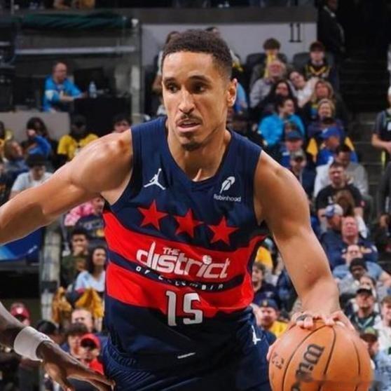 《现阶段买断市场仍有多名实力球员待签，鲍尔、托马斯、普拉姆利在列，球队争冠补强关