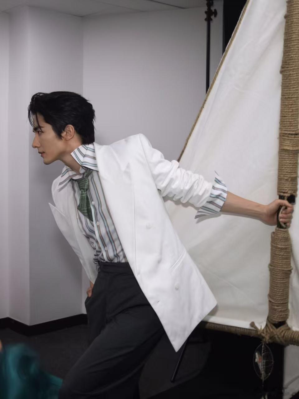 张新成演唱会张新成深圳演唱会新程是起点亦是约定，耳机里循环的旋律，终于化作张新成
