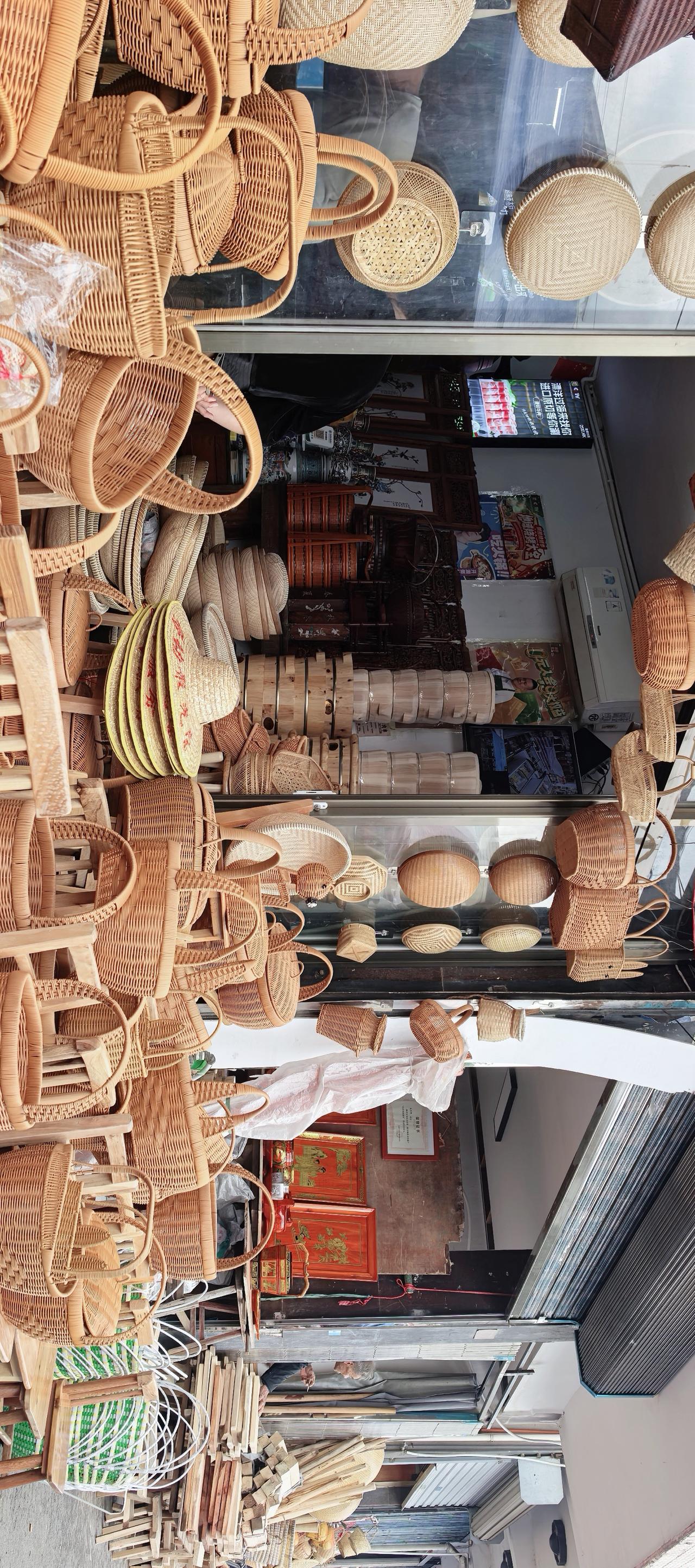 温州乐清一年一度的
白石“三月初十”会市
开始摆摊展现售卖了。
​（古典手工艺品