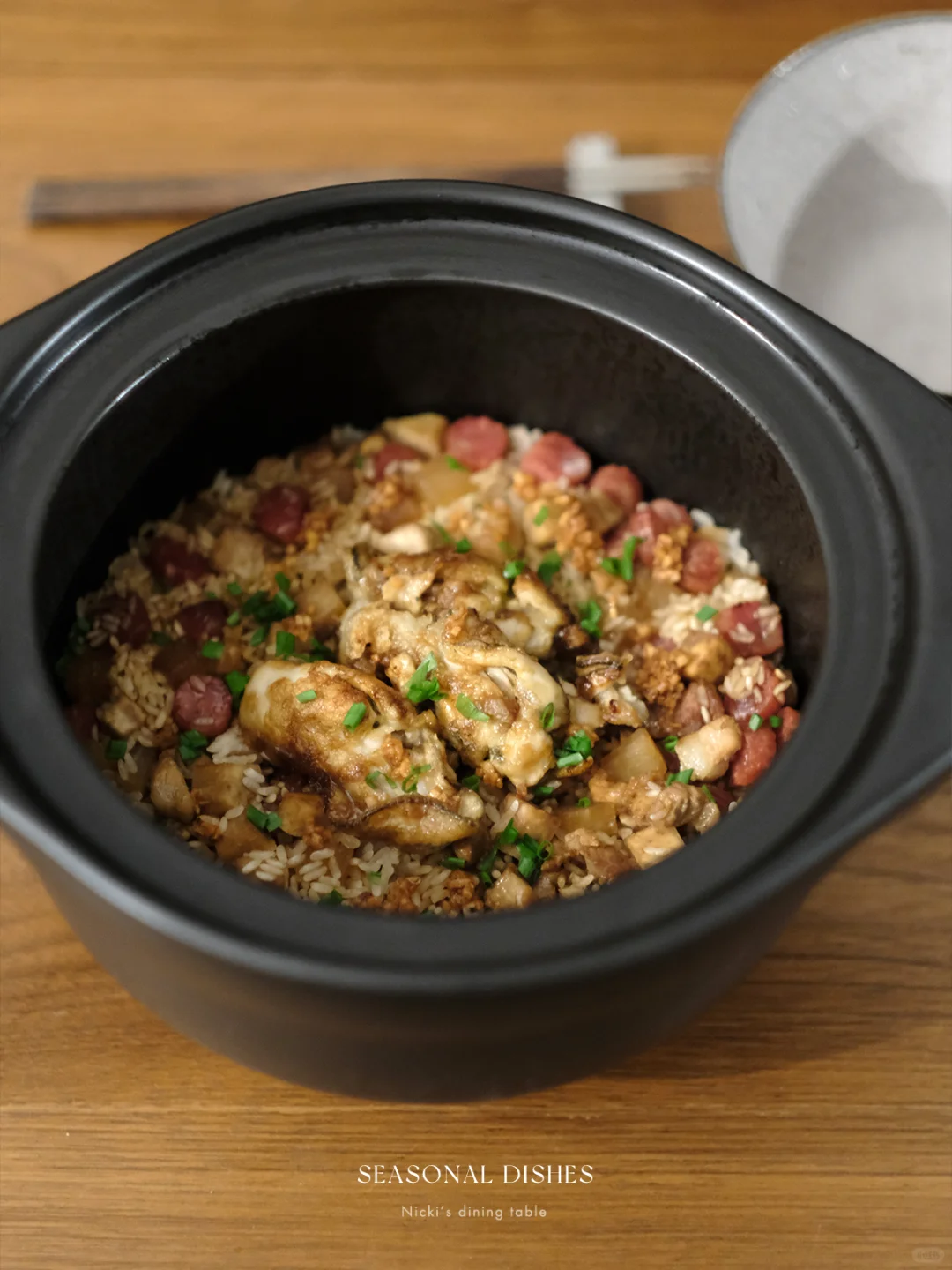秋季时令料理｜生蚝腊味芋头煲仔饭…
