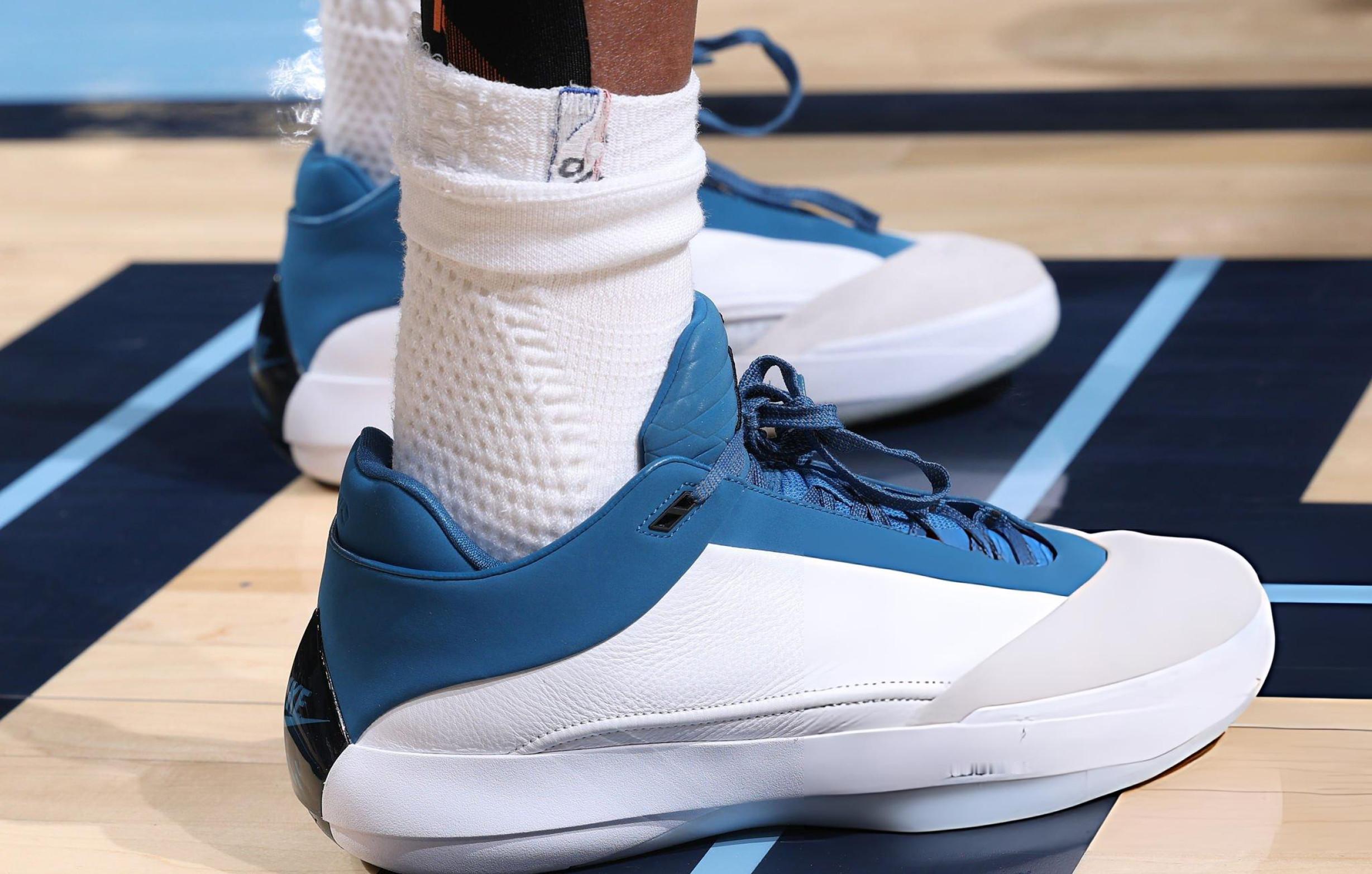 Mike Conley 今日穿着个人专属 Air Jordan PE。配色很耐看