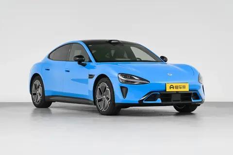 亮点
 
- 性能强：零百加速最快3.08秒，底盘扎实、操控精准。
- 充电快：