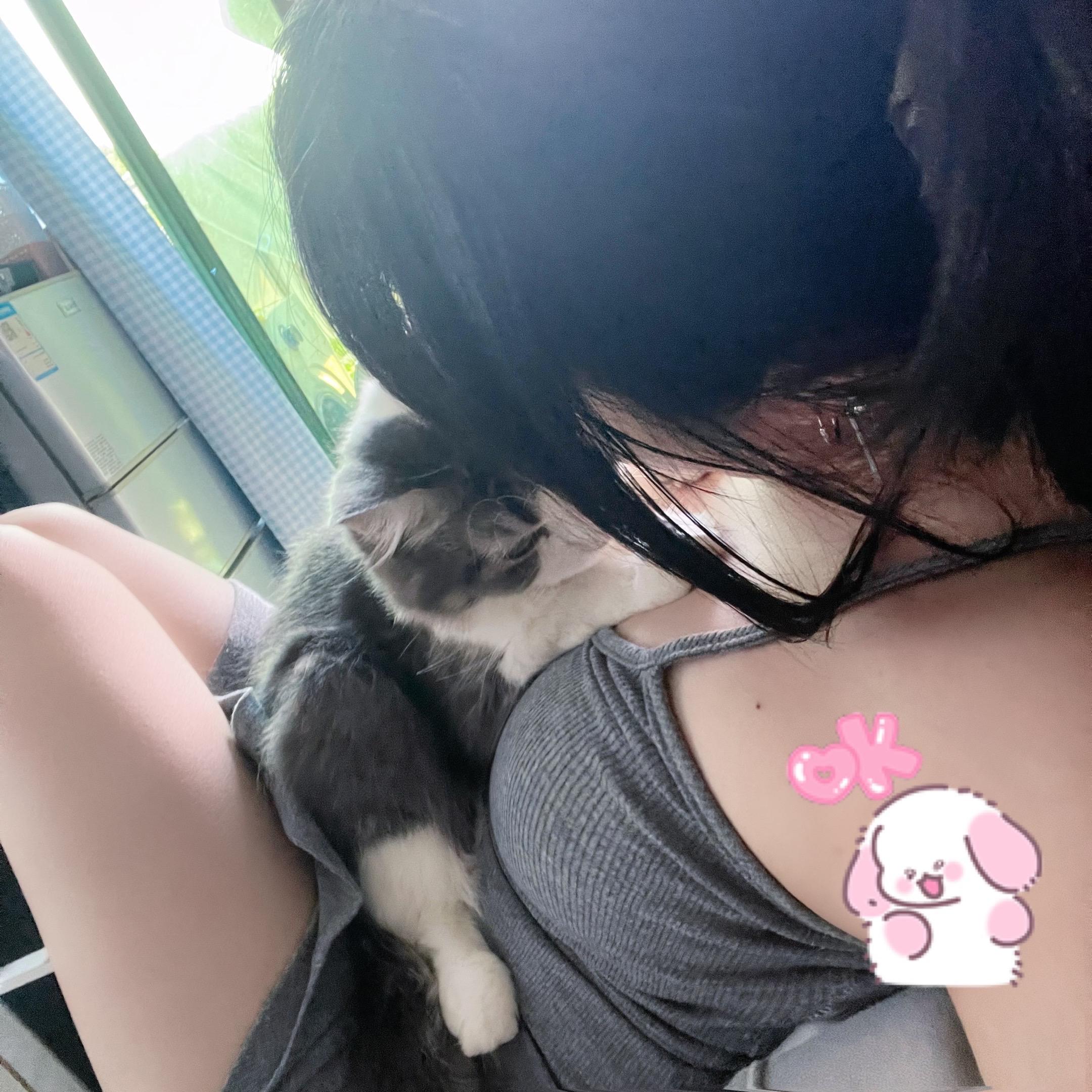 一边流泪一边搞定所有事情的可爱女人。