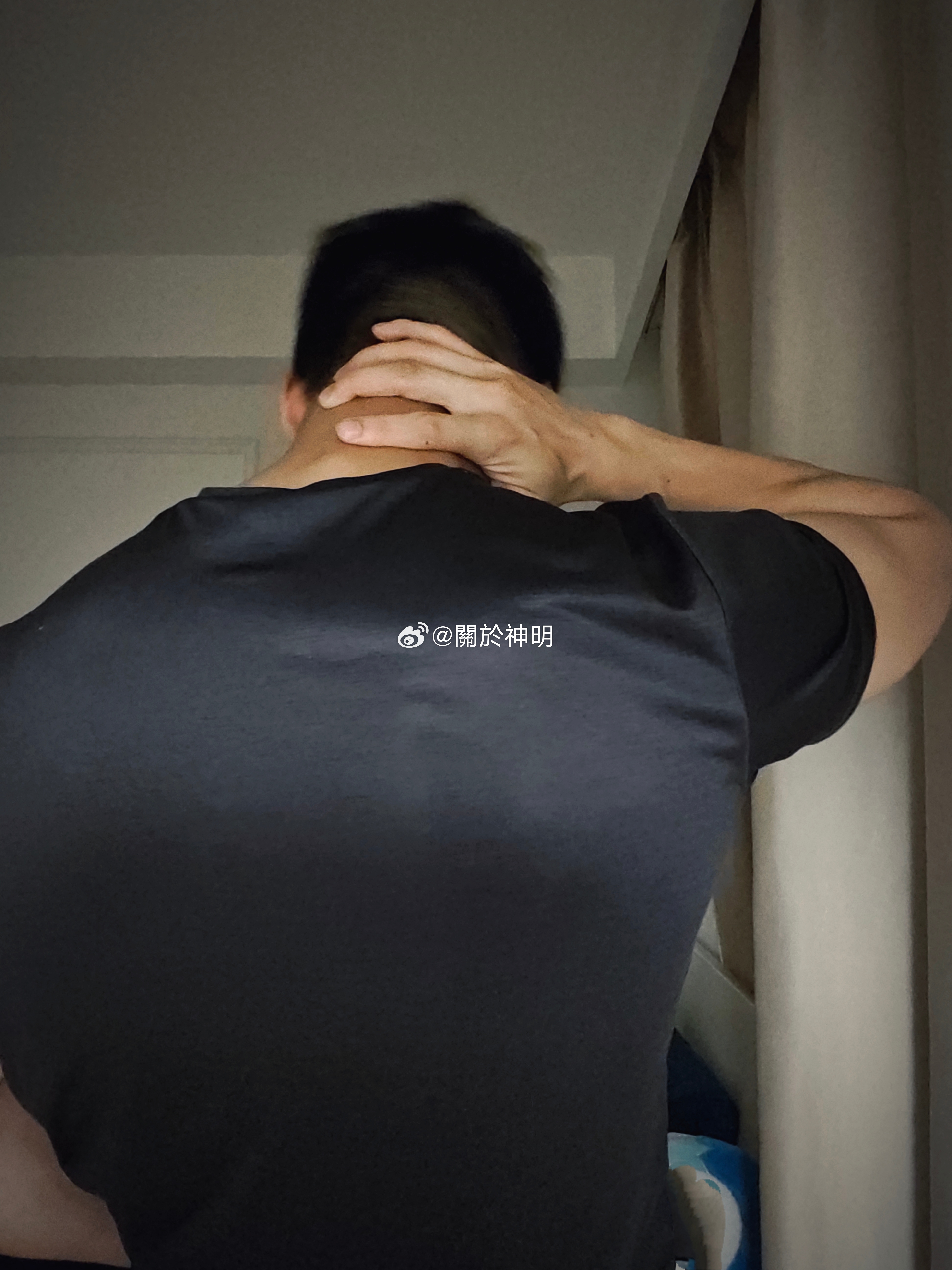 拍的像落枕了