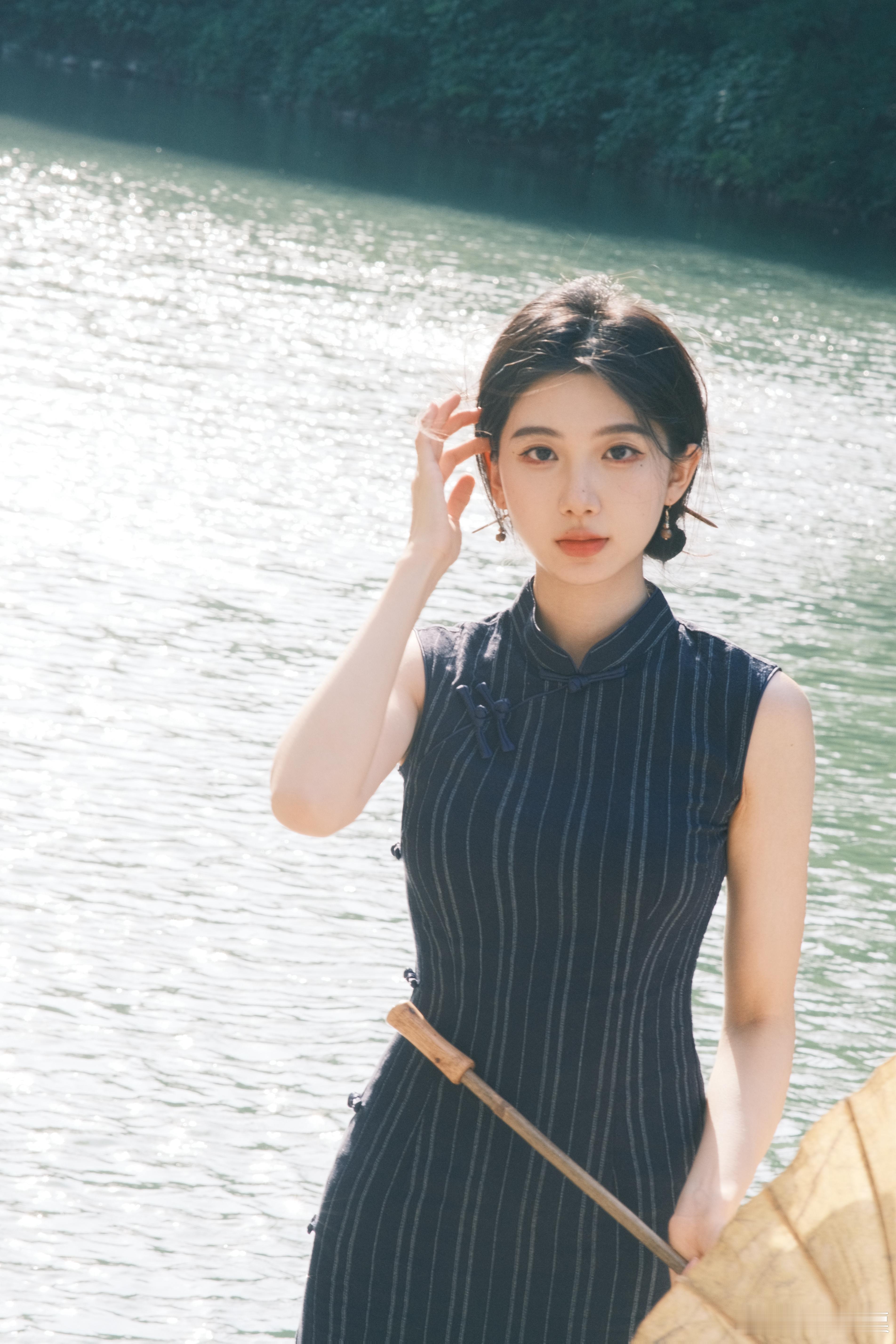 旗袍和夏天总是很搭#人像摄影[超话]##夏日穿搭##旗袍照# ​​​