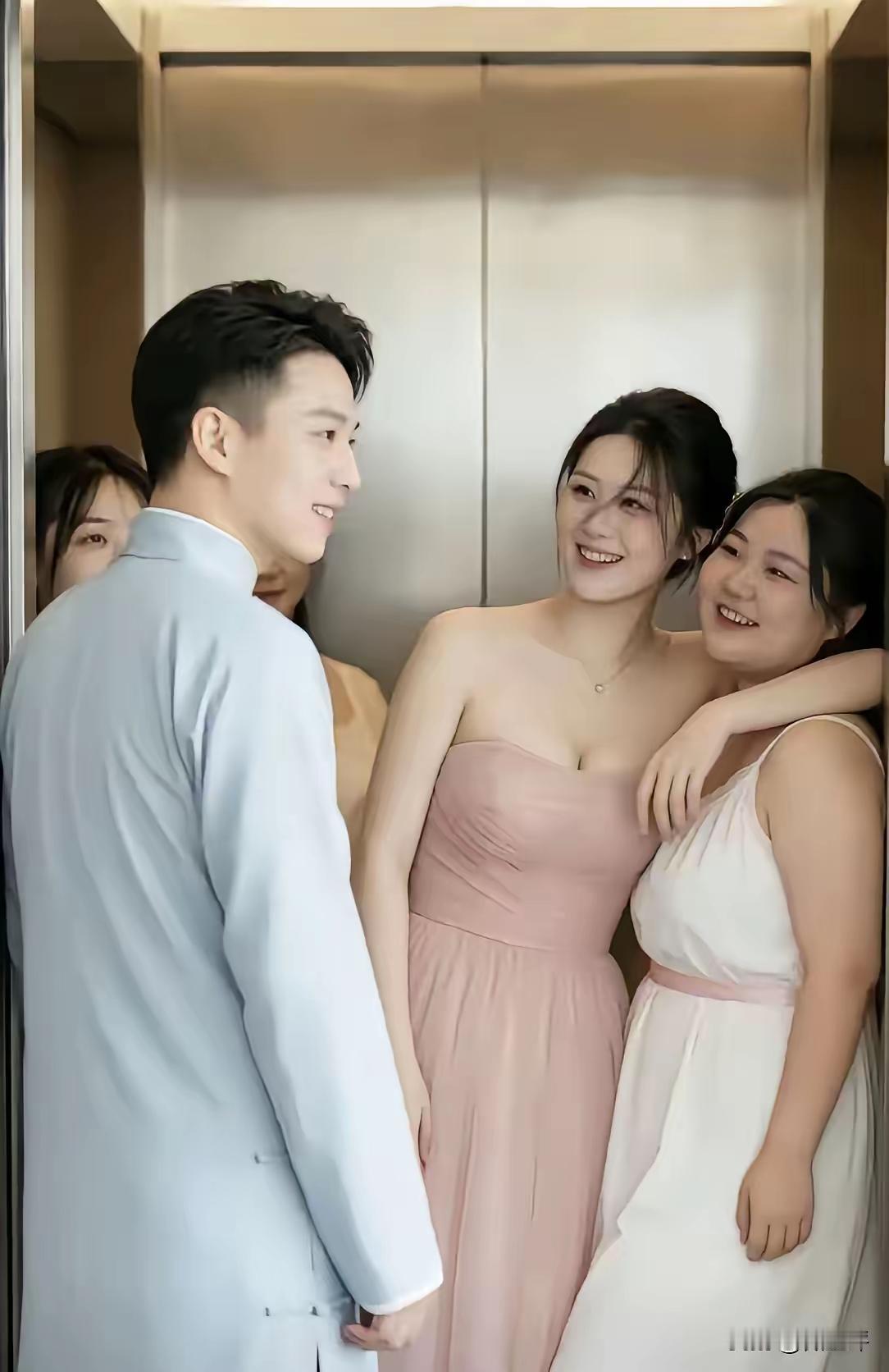 食色性也，
谁也不要说谁。
都一个味……
大家说，
我说的对不对……