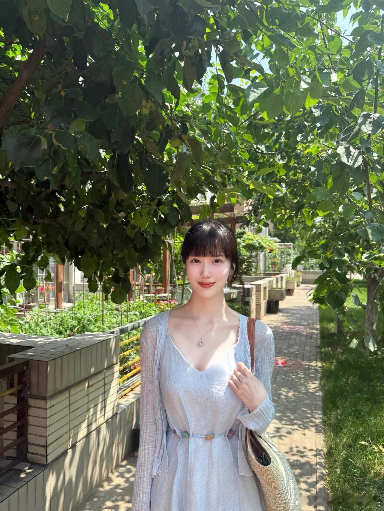 用一句什么样的话，能吸引到她的注意[doge] ​​​