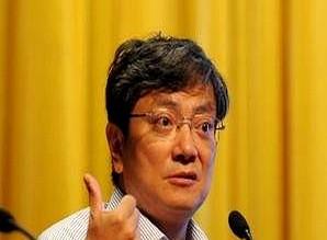 浙大教授郑强的演讲现场，底下嗡的一声，像炸了锅。
他刚扔下一句话：“我们是人口大