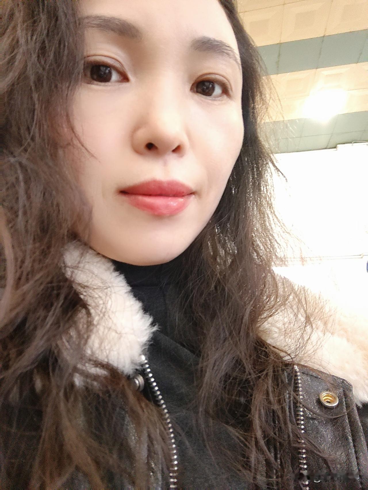 一个人的旅行[泪奔]
   熬了一个夜班，下班又要开始短途旅行，伤啊[哈欠]