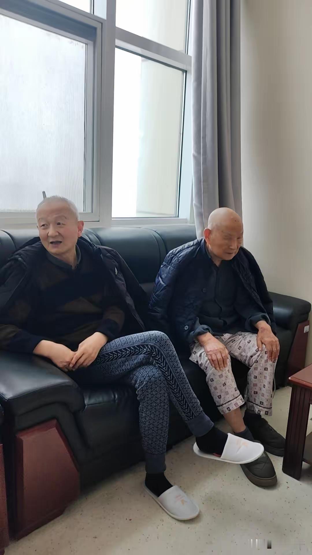 我父亲的长寿与他坚持按摩有关。我父亲给我说他从四十岁开始做保健按摩的。父亲说他有