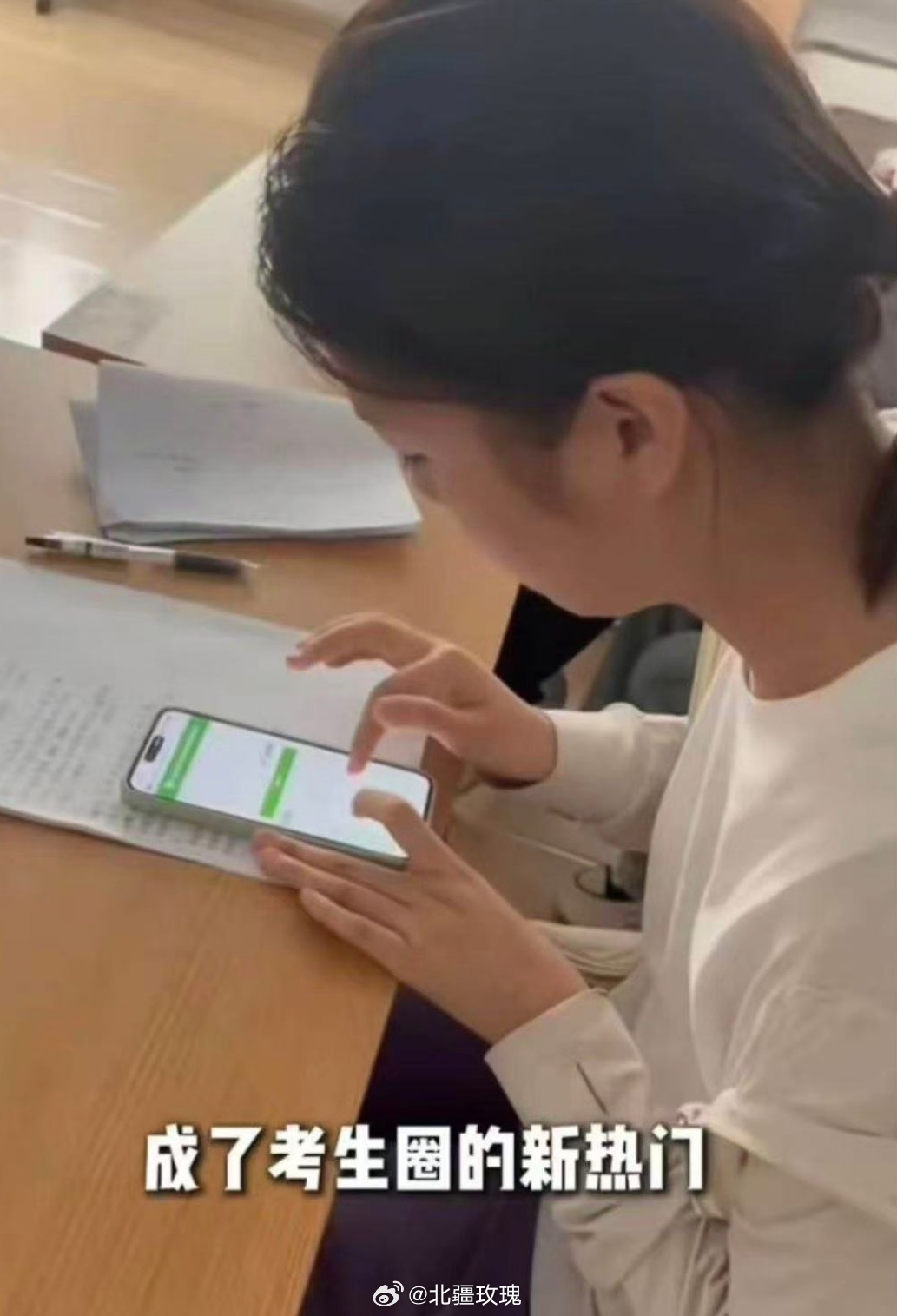 广东考生填报志愿格外看重住宿条件。借助AI筛选院校，优先挑上床下桌、独立卫浴的宿