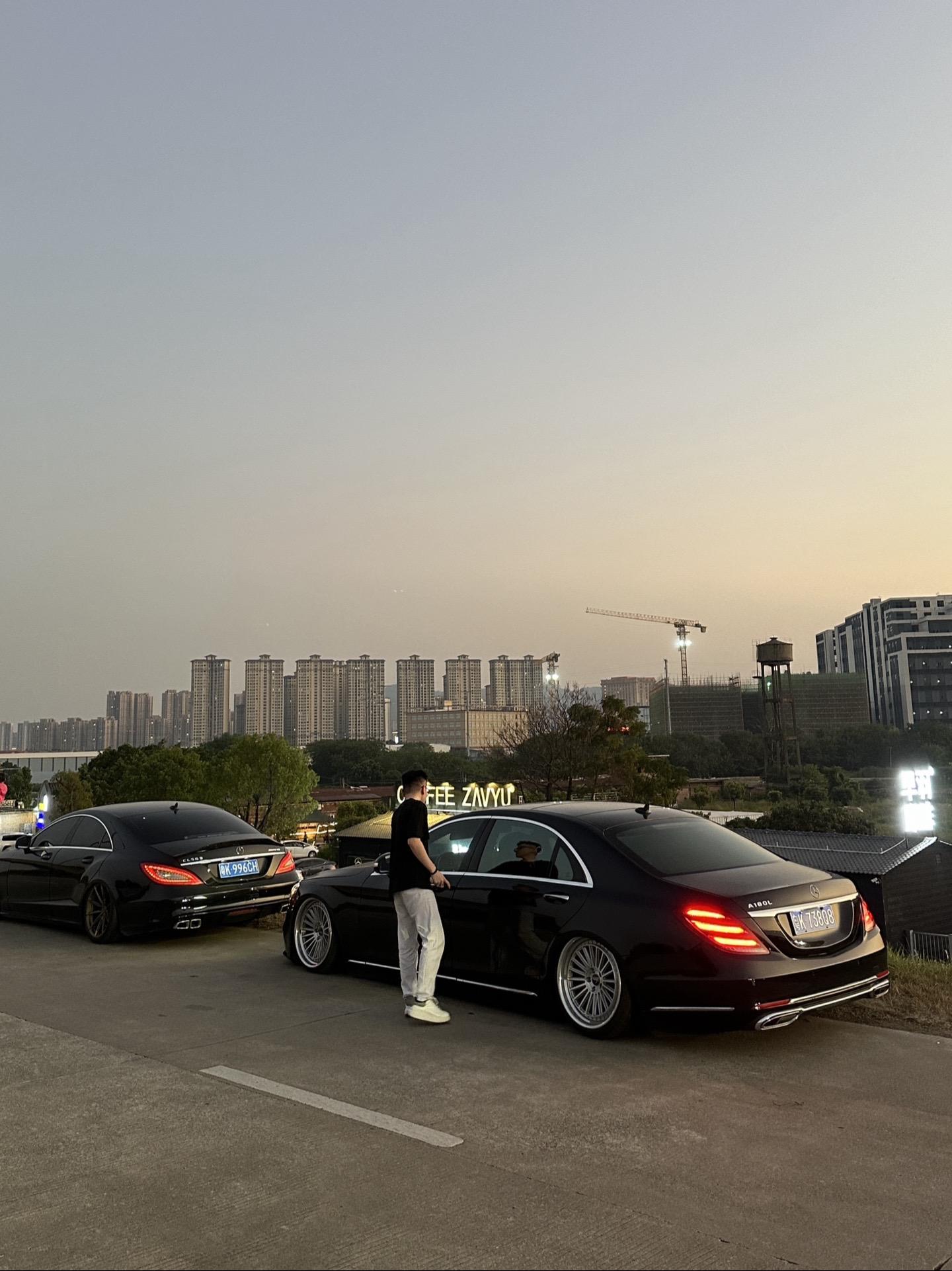 你怎么会后悔呢 你的床位和餐桌旁的座位从不缺人
