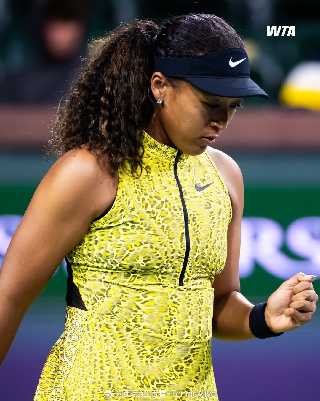 早安，我醒了。一早看到大坂直美的豹纹造型。你们觉得大坂直美的造型怎么样？ 