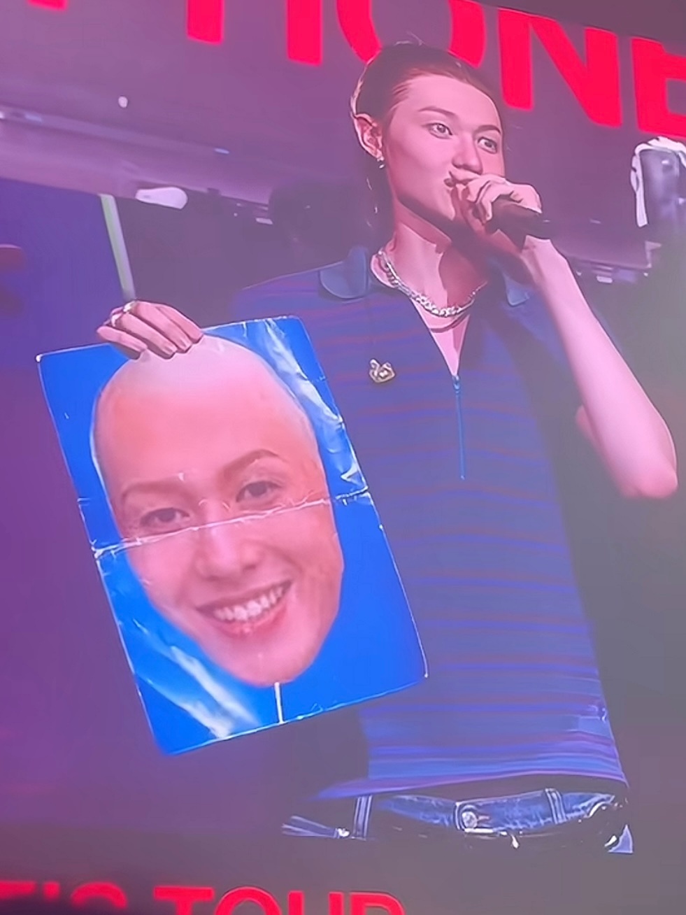每天都苦笑 