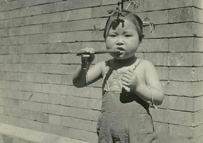 女孩，北京，1939年。 