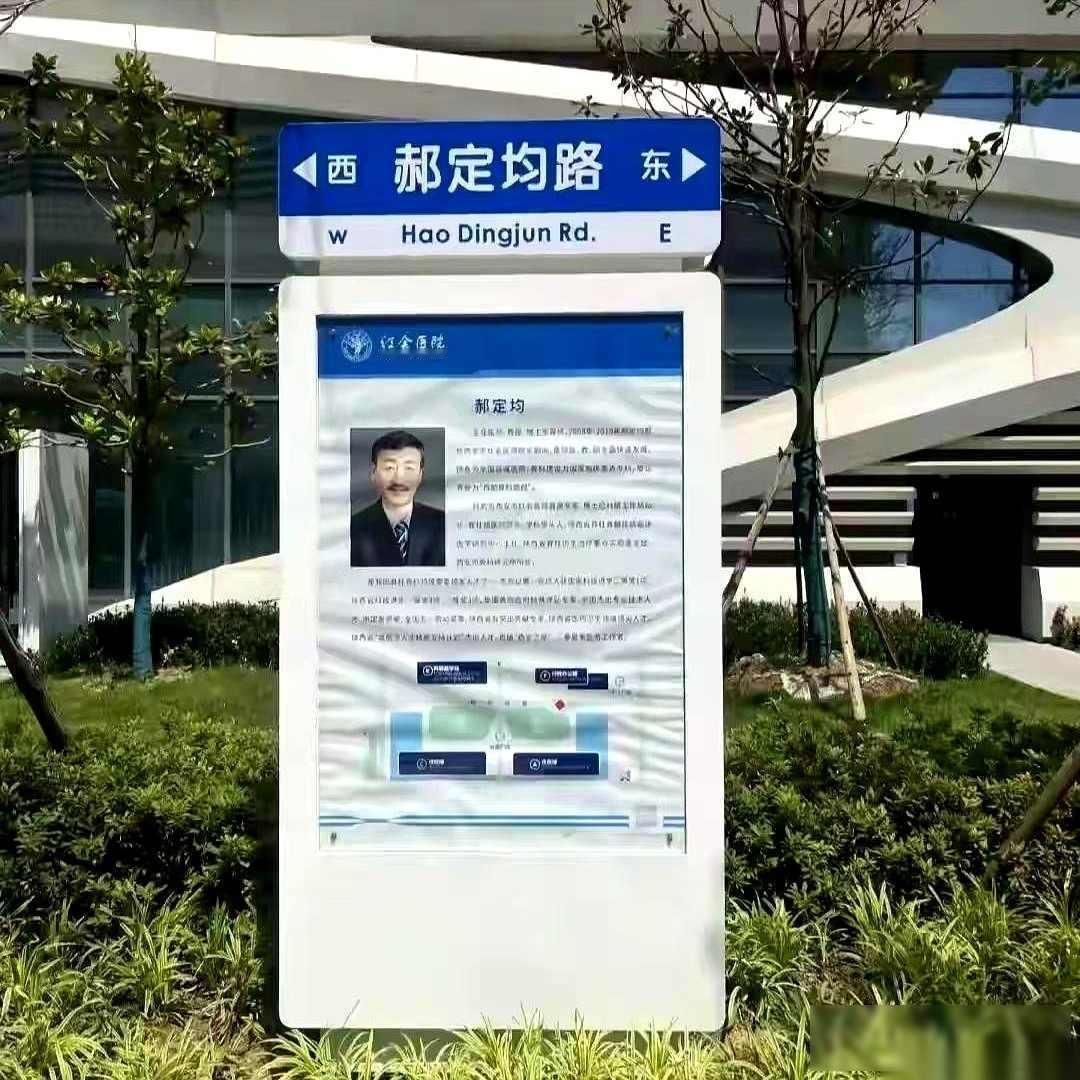 3.2亿现金。


警察破门那会儿，郝定均正蹲在储物间里数钱，钞票堆得比人还高，