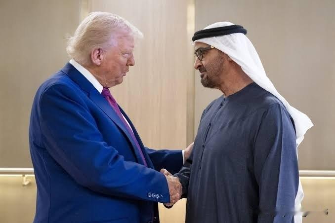 🇦🇪🇺🇸⚡️阿联酋协助打击伊朗后获准使用更多美国人工智能芯片

据《华尔