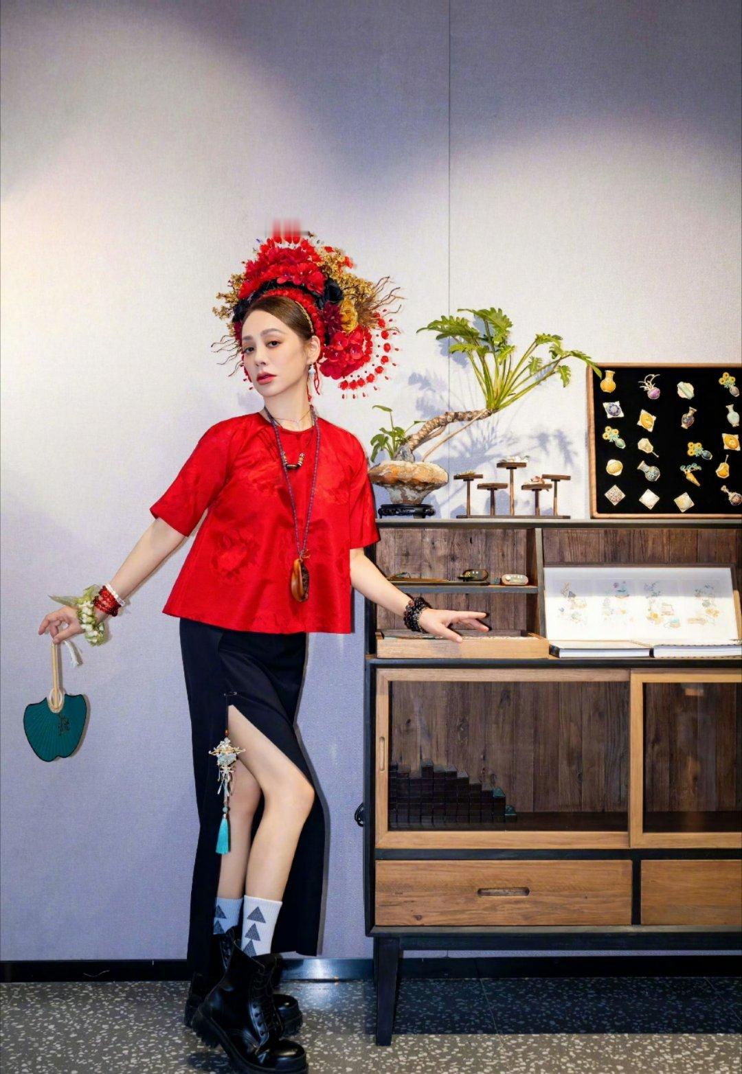 才说到想看簪花的美照，宁静姐你就发图了[捂嘴哭] ​​​