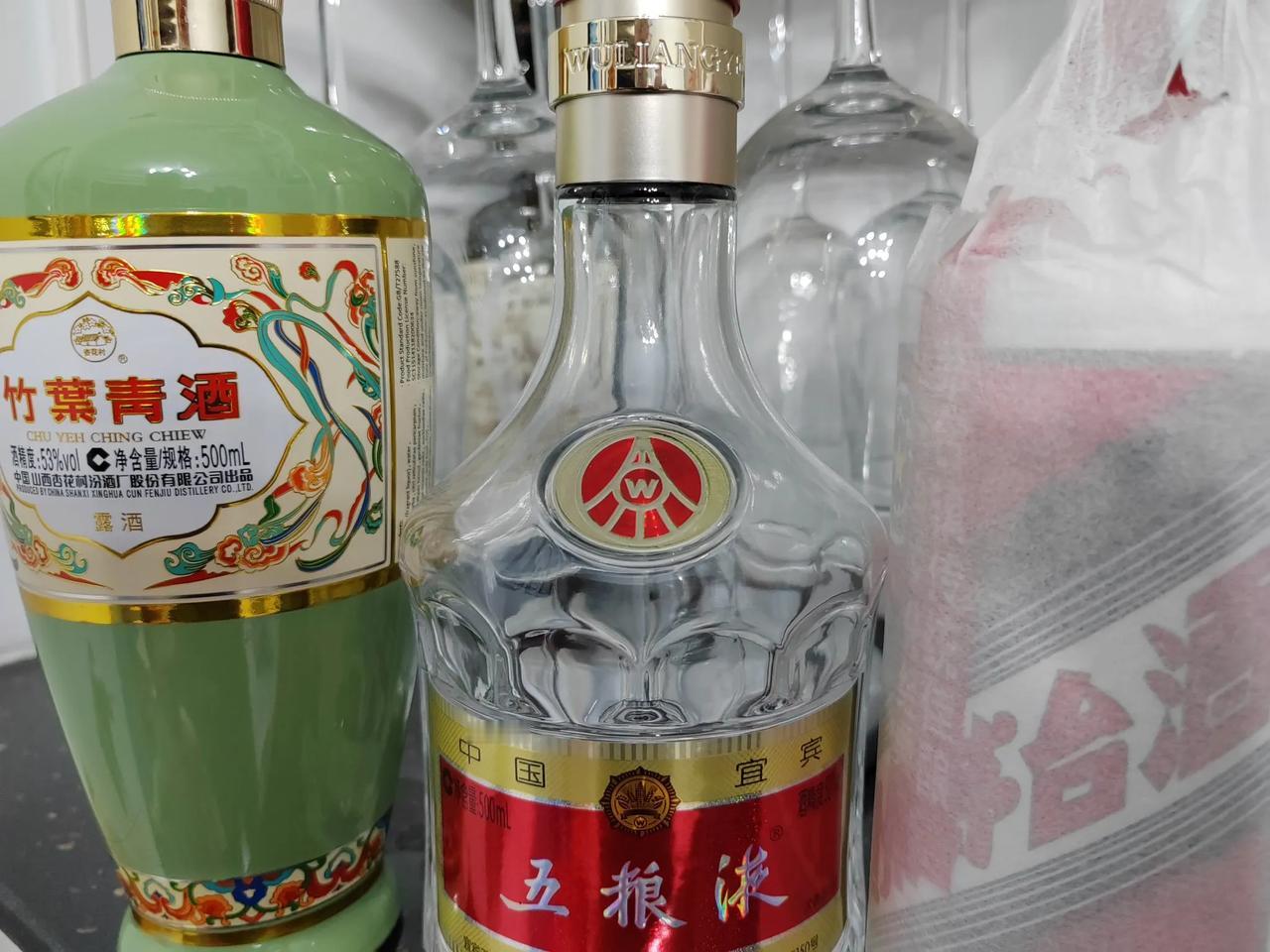 茅台酒还能喝吗？
茅台集团三任董事长落马、胖东来卖的茅台加盖DL印章……
茅台酒