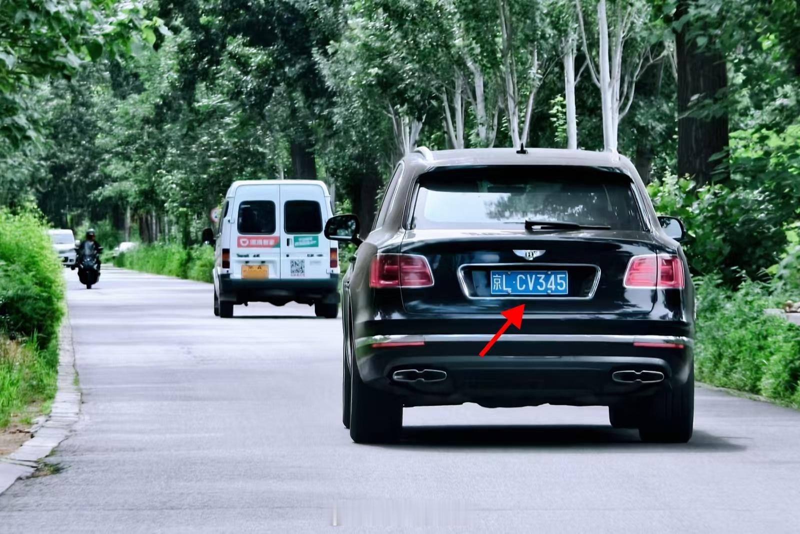 你觉得车牌上的字幕LCV是巧合还是有意为之？van事通