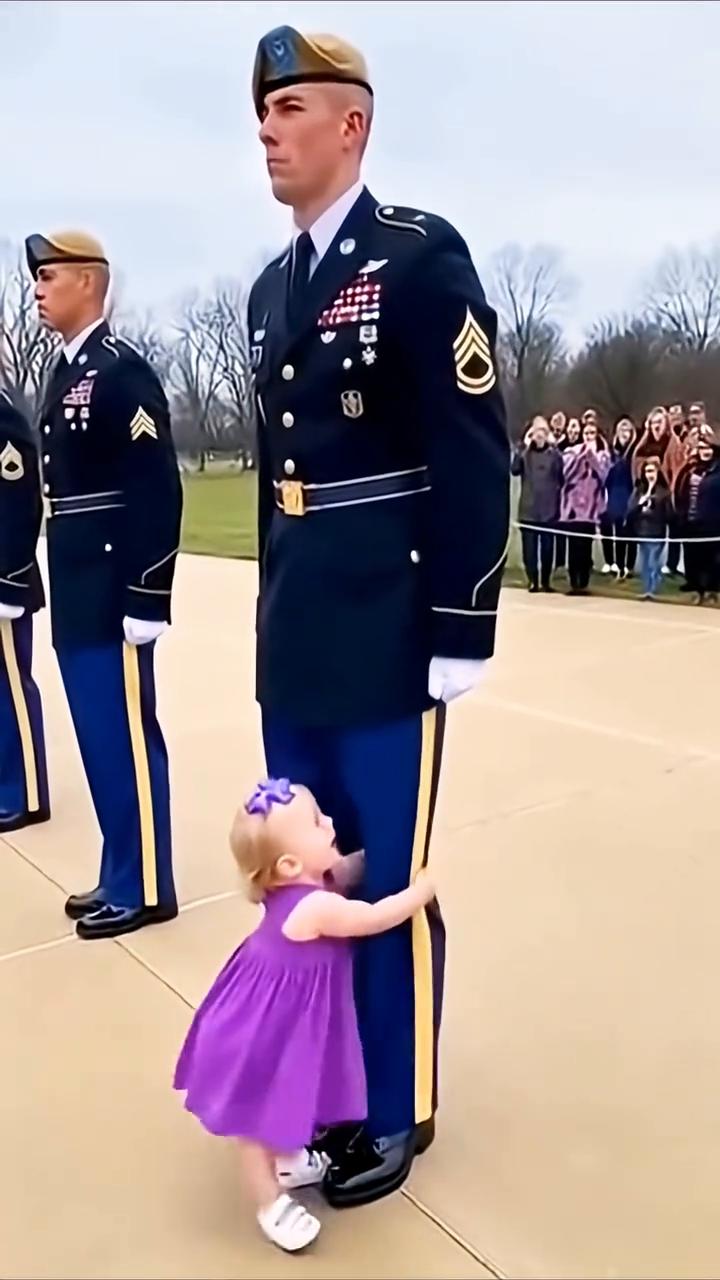 Hi，Daddy！
The soldier was finally reunit