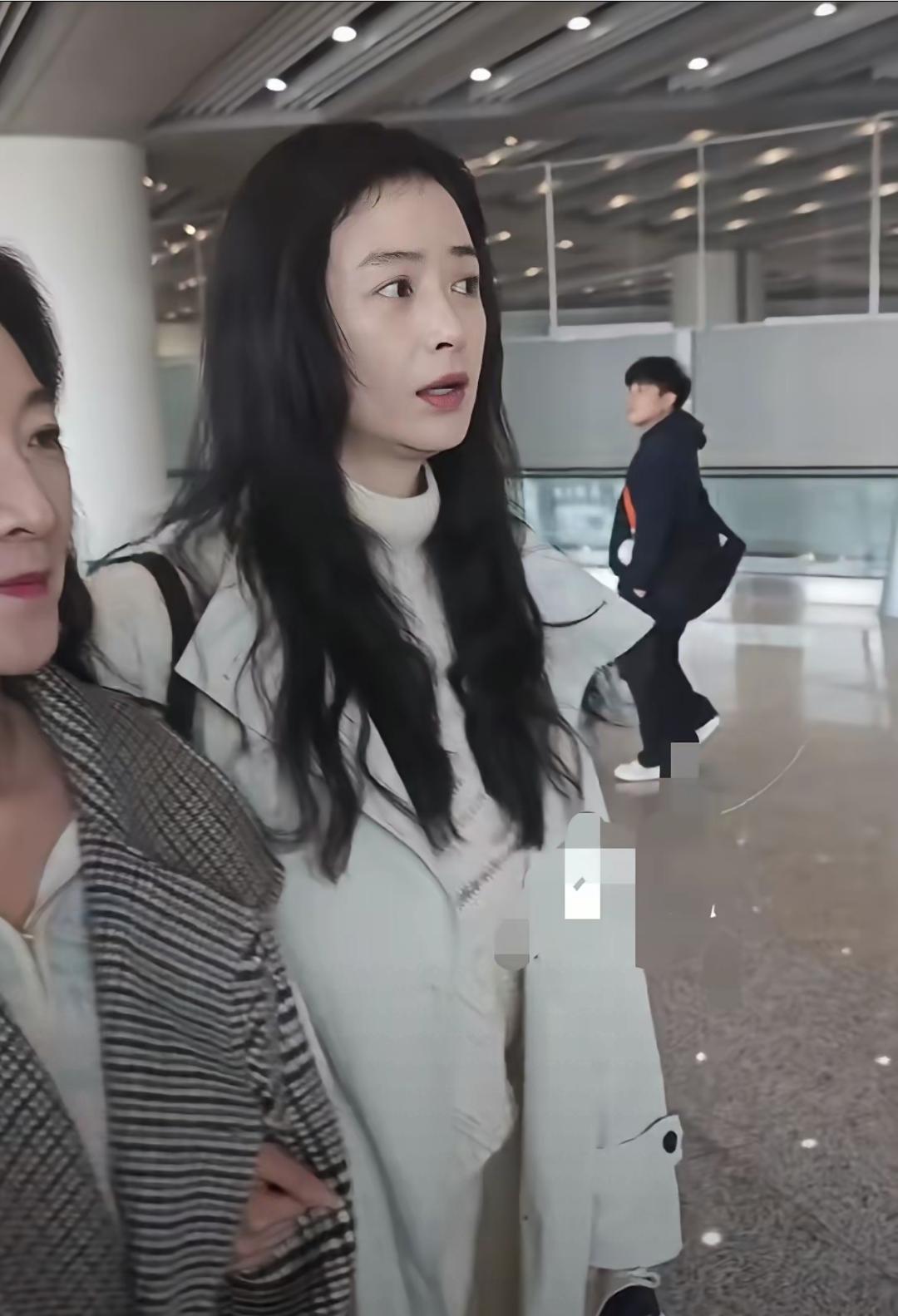 将欣好瘦，瘦到变了样，甚至还苍老了好多，以前将欣脸蛋圆圆的很漂亮，现在过度减肥，