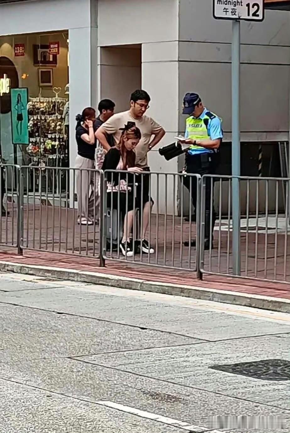 在香港不要使用电动行李箱

在香港，现时在任何公共道路、行人路或单车径上驾驶“电