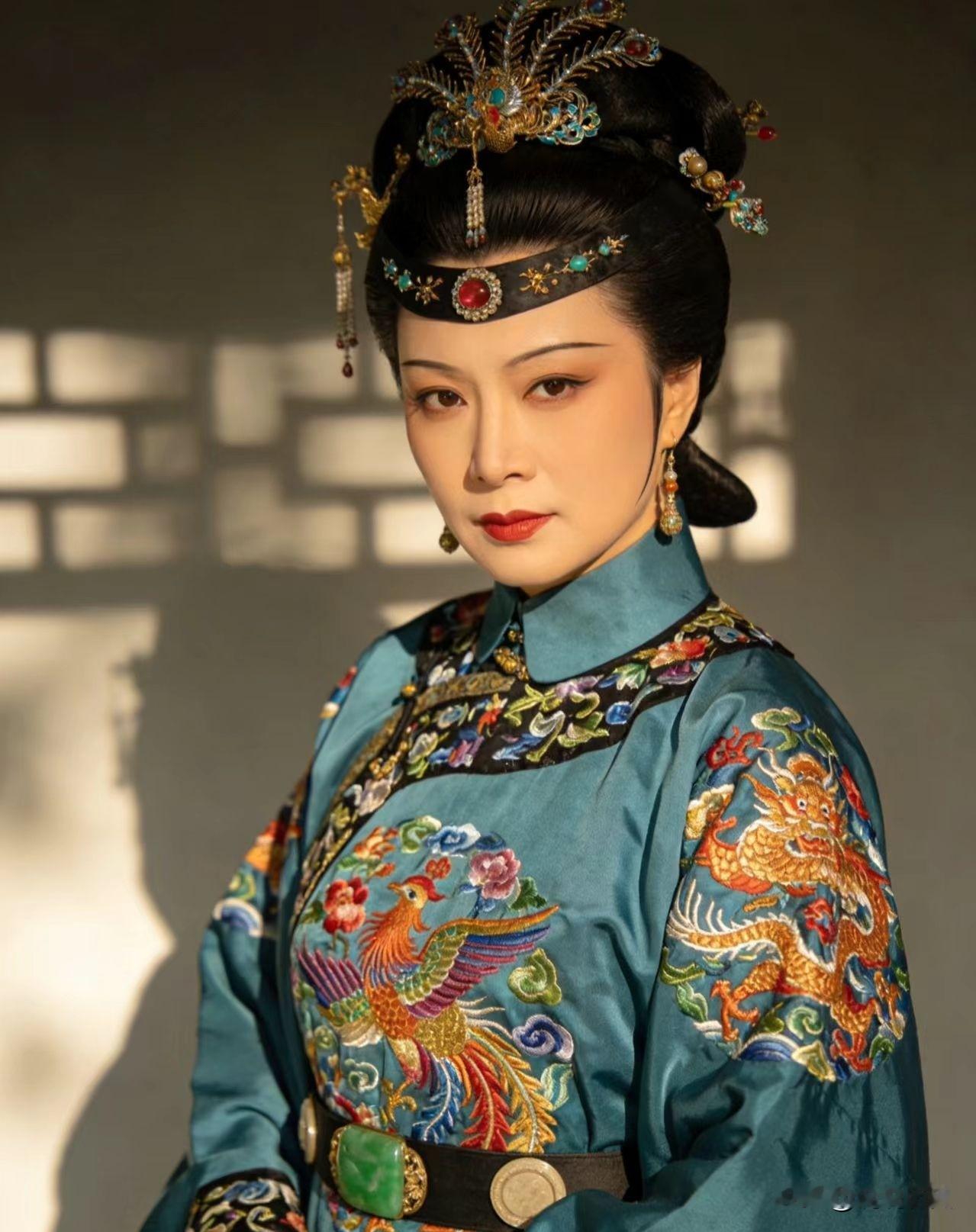 《红楼梦》里，王熙凤嘴狠心硬，满府的下人没有不怕她的。唯独有一个人，敢和她叫板。