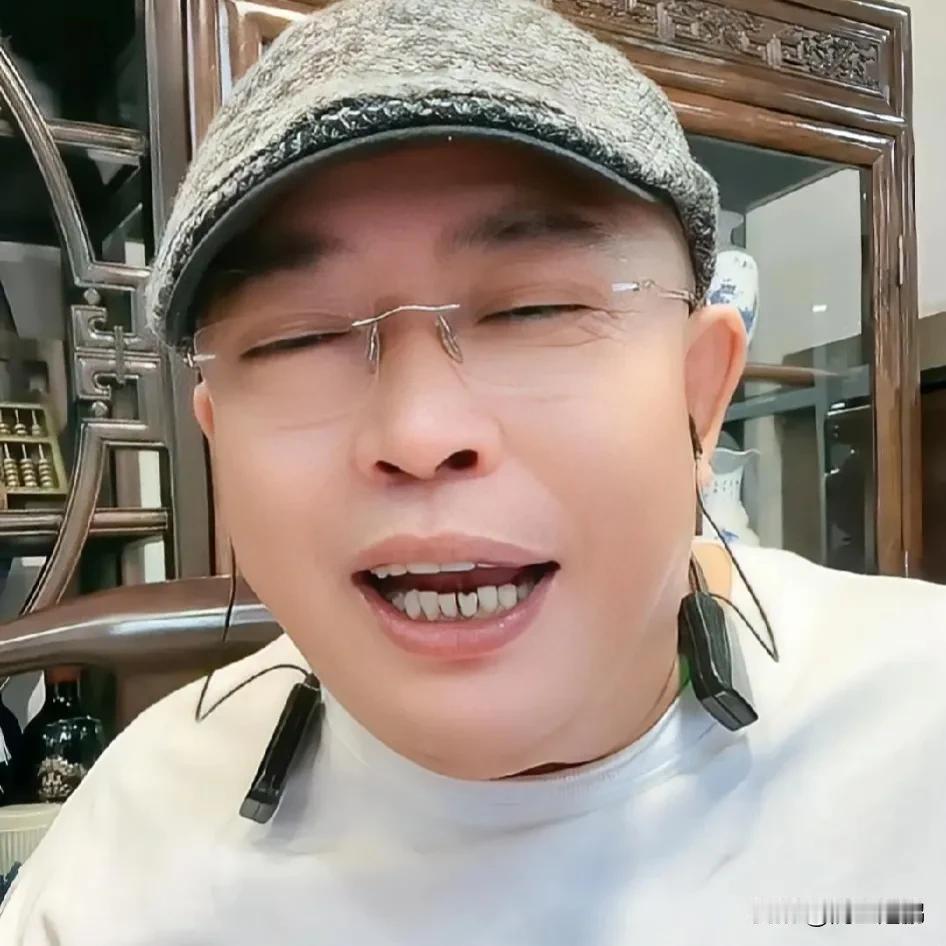 色狼二驴爸
驴爸小娇妻爆料，驴爸当初和十几位美女聊天，驴爸有钱，漂亮的女孩都喜欢