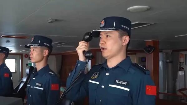 面对菲方反复挑衅，坚守底线强硬守护海疆
 
对于屡次闯入黄岩岛海域蓄意滋事、不断