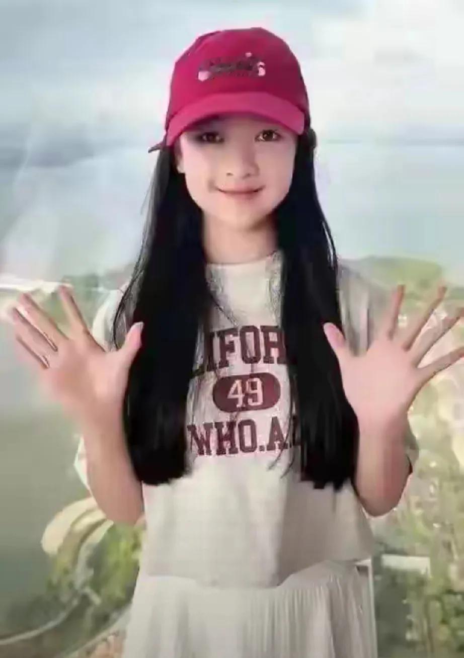 聂远家的小公主简直美出圈啦！打小就是个美人胚子，水汪汪的大眼睛灵动有神，小巧的鼻
