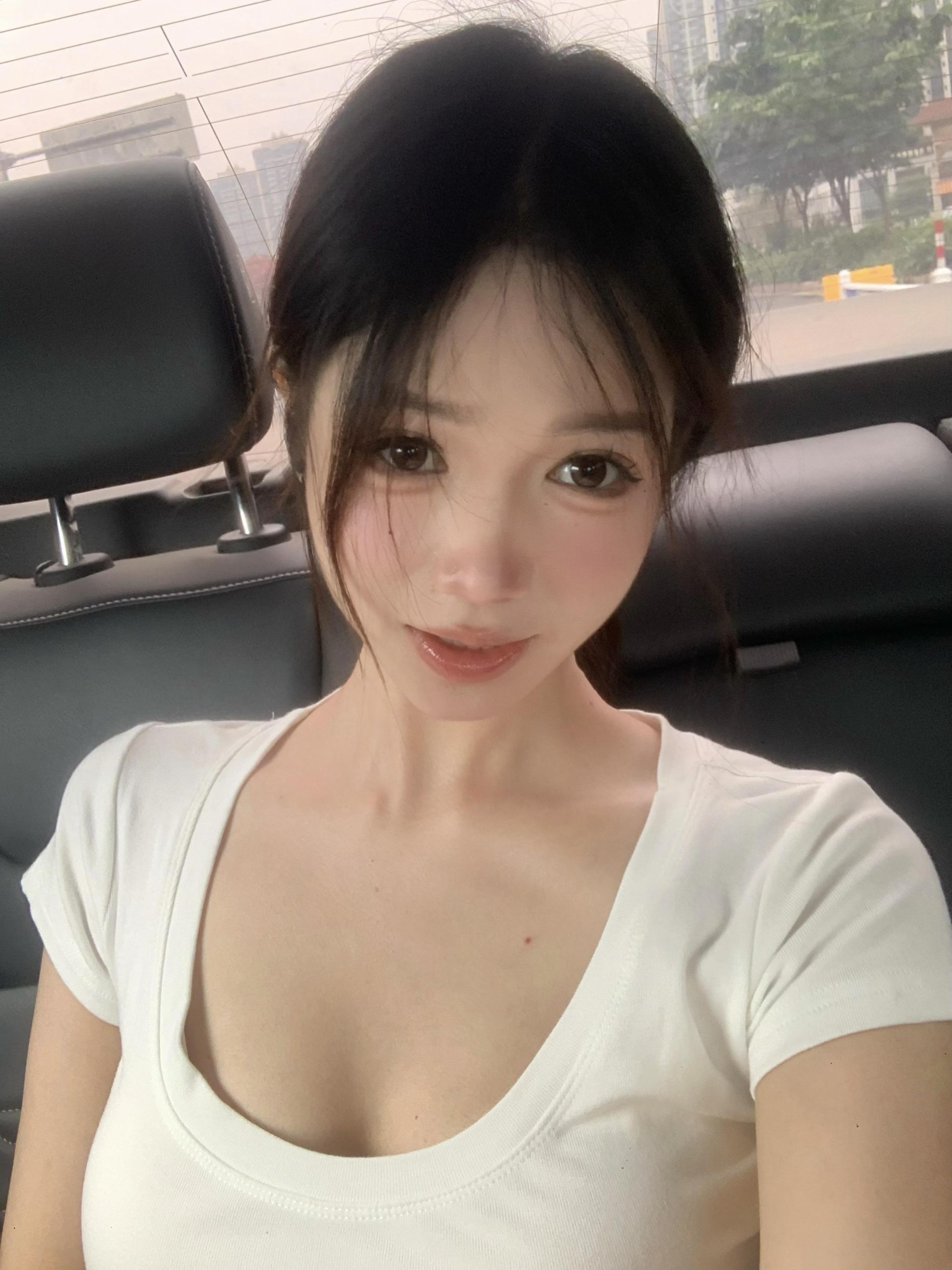 可恶的喵咪伪装成了人类
