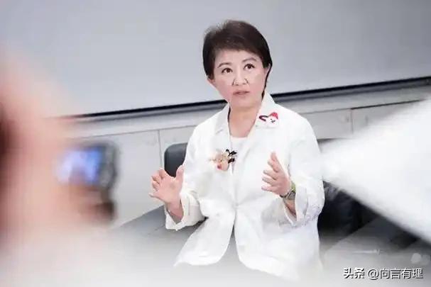 3月29日，卢秀燕接受绿媒采访，不是谈市政，却帮绿营推天价军购，哪是为了台湾安全