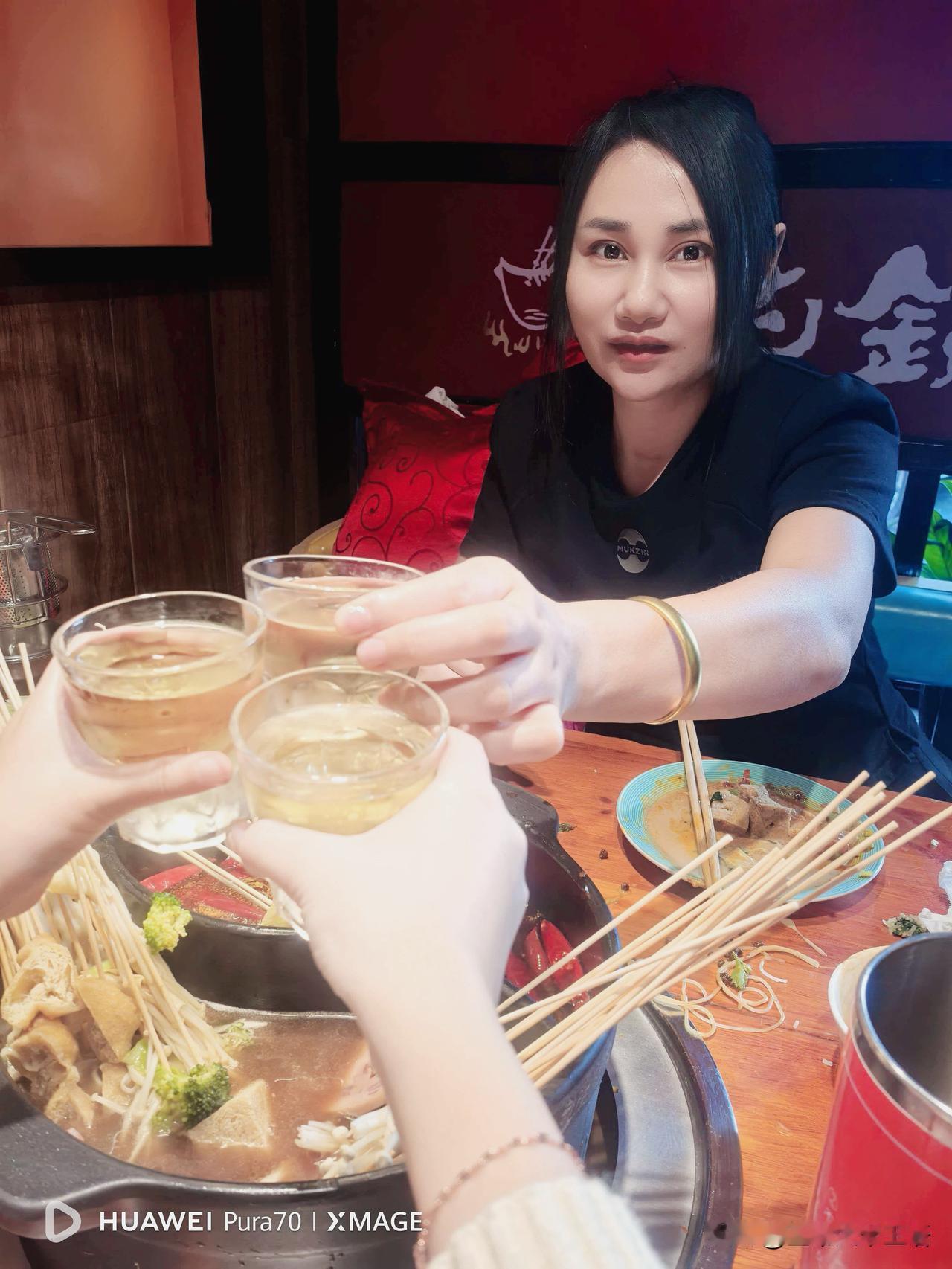 我婆家有弟兄三个五个妹妹，

我结婚时最小的妹妹才两个，我到这个家没有偷过懒，每