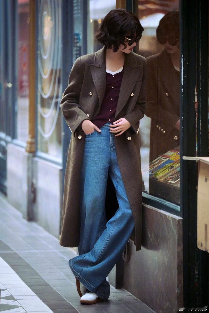 #关晓彤的巴黎plog##关晓彤巴黎街拍九宫格#关晓彤的巴黎之行记录于 plog